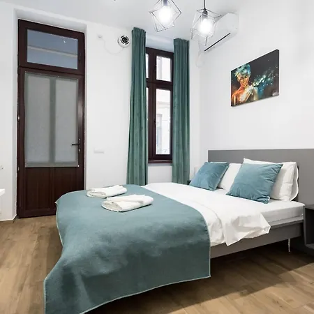 Urban Walls Apartments 5A In Old City Bucharest Exterior photo